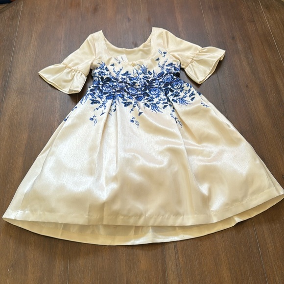 New with tag Size 8 Janie and Jack satin lined blue and cream floral dress  tulle